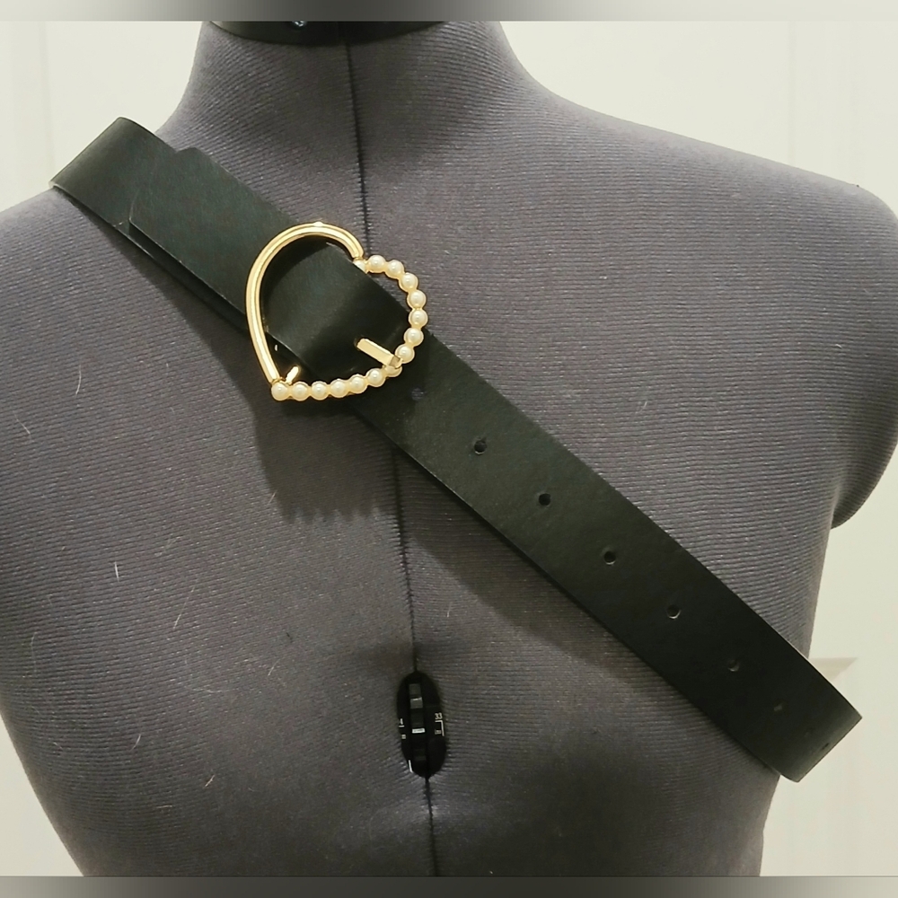 Pearl Heart Black Belt‎